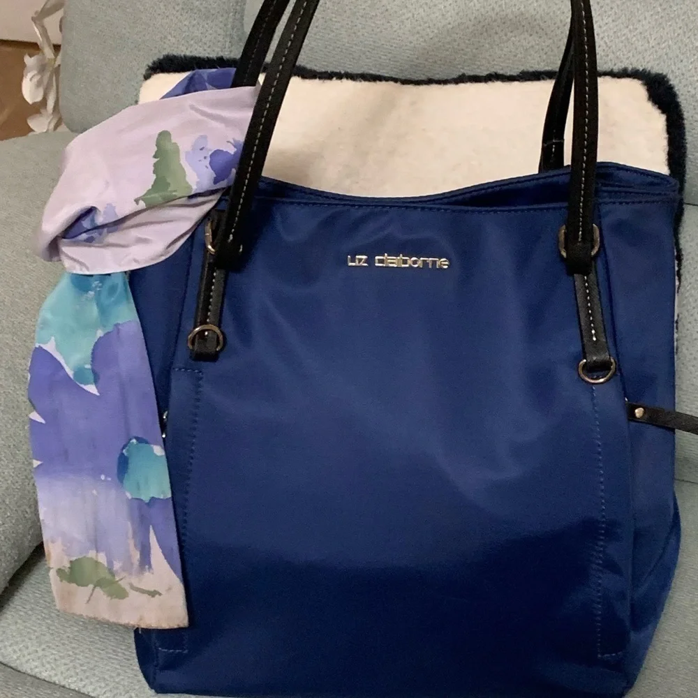 Liz Claiborne beautiful nylon bag perfect color for fall